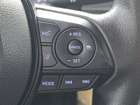 Used 2020 Toyota RAV4 LE image 31