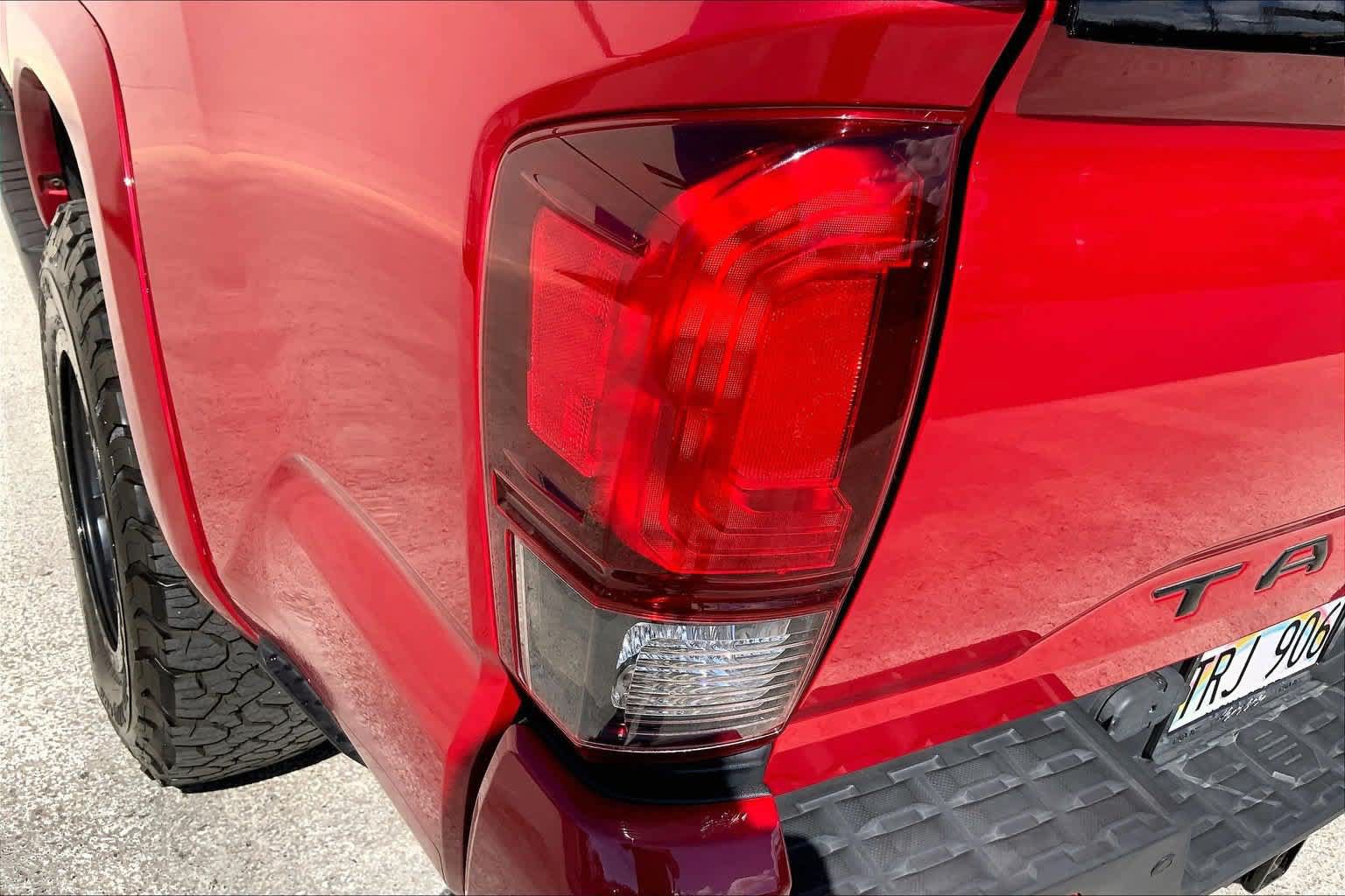 Used 2018 Toyota Tacoma TRD Sport RWD image 32