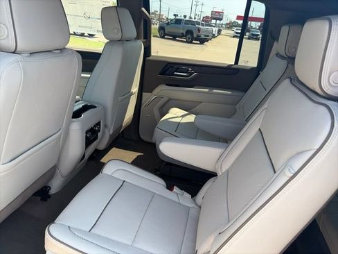 New 2026 GMC Yukon XL Denali w/ Sun & Power Step Package AWD/4WD image 11