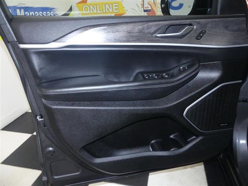 Used 2024 Jeep Grand Cherokee Limited 4xe image 23