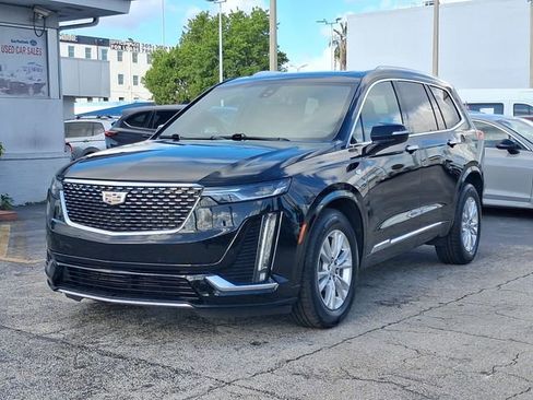 Used 2023 Cadillac XT6 Luxury FWD image 2