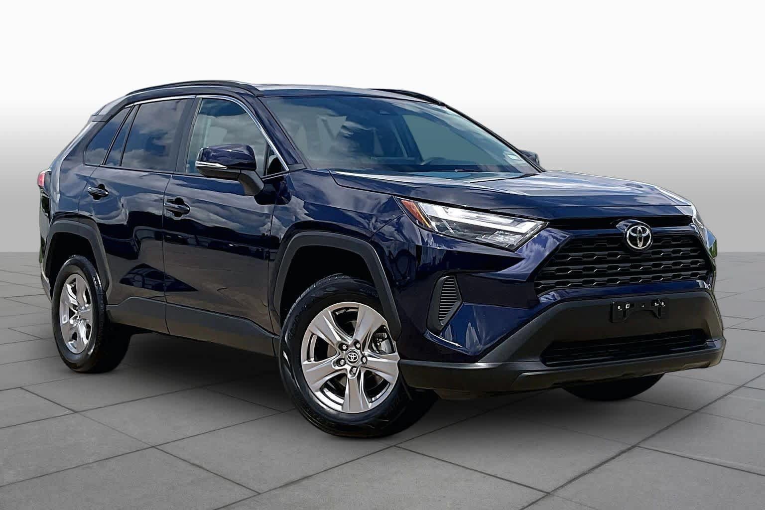 Used 2025 Toyota RAV4 XLE FWD image 3