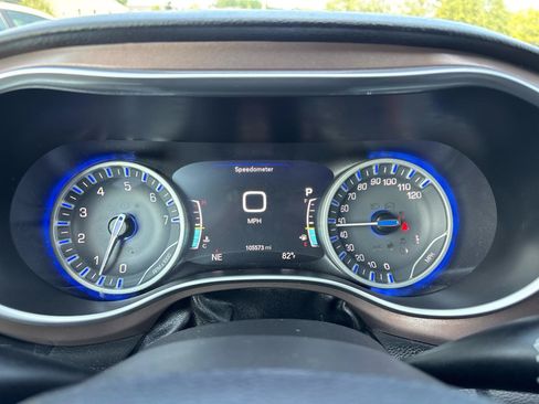Used 2018 Chrysler Pacifica Touring-L Plus FWD image 15