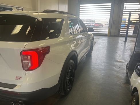 Used 2022 Ford Explorer ST w/ Equipment Group 401A image 4