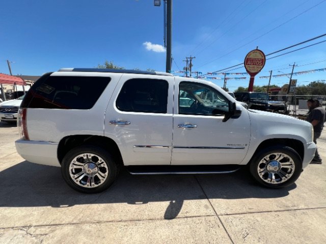 Used 2009 GMC Yukon Denali RWD image 4