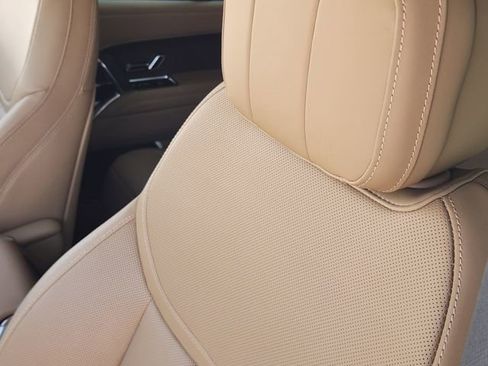 Used 2025 Land Rover Range Rover SE image 19