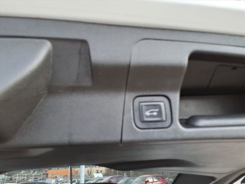 Used 2019 GMC Acadia SLE image 17