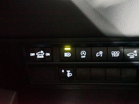 Used 2025 Toyota Tundra Limited w/ TRD Off-Road Package AWD/4WD image 27