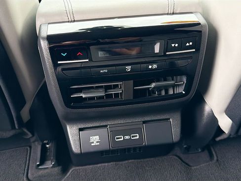 Used 2023 Acura MDX SH-AWD w/ Technology Package image 22