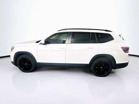 Used 2024 Volkswagen Atlas SE w/ Panoramic Sunroof Package FWD image 4