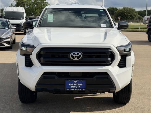 Used 2025 Toyota Tacoma SR AWD/4WD image 3