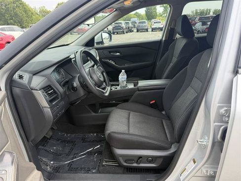 Used 2024 Nissan Rogue SV FWD image 12