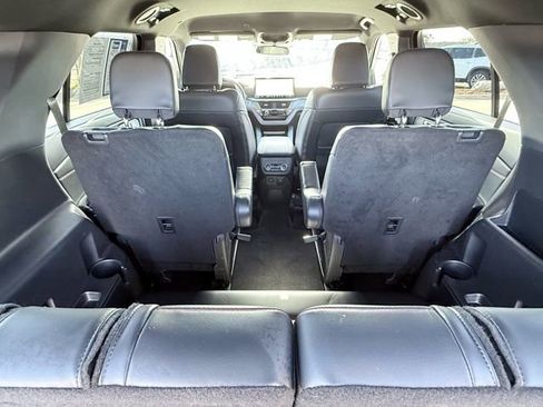 Used 2025 Ford Explorer ST-Line image 16