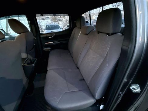 Used 2019 Toyota Tacoma TRD Sport w/ Technology Package image 19