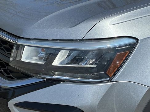 Used 2022 Volkswagen Taos SE image 10