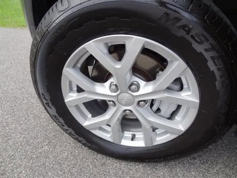 Used 2023 Jeep Grand Cherokee Limited image 40