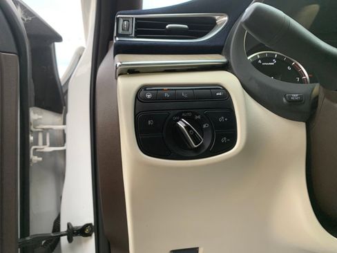 Used 2019 INFINITI QX50 Essential w/ Sensory Package image 15