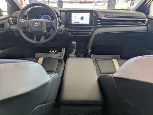Used 2025 Toyota Camry SE image 25