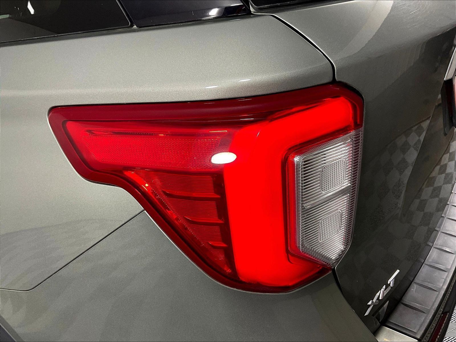Used 2020 Ford Explorer XLT w/ Equipment Group 202A AWD/4WD image 23