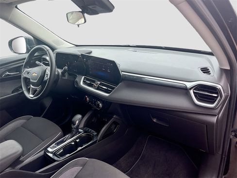 Used 2024 Chevrolet TrailBlazer LT w/ LT Cold Weather Package image 27