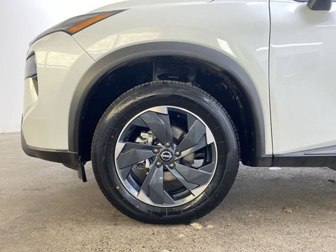 Used 2024 Nissan Rogue SV image 11