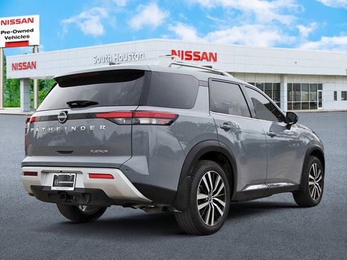 Used 2025 Nissan Pathfinder Platinum FWD image 4