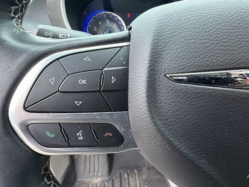 Used 2021 Chrysler Pacifica Touring-L w/ Uconnect Theater Family Group image 28