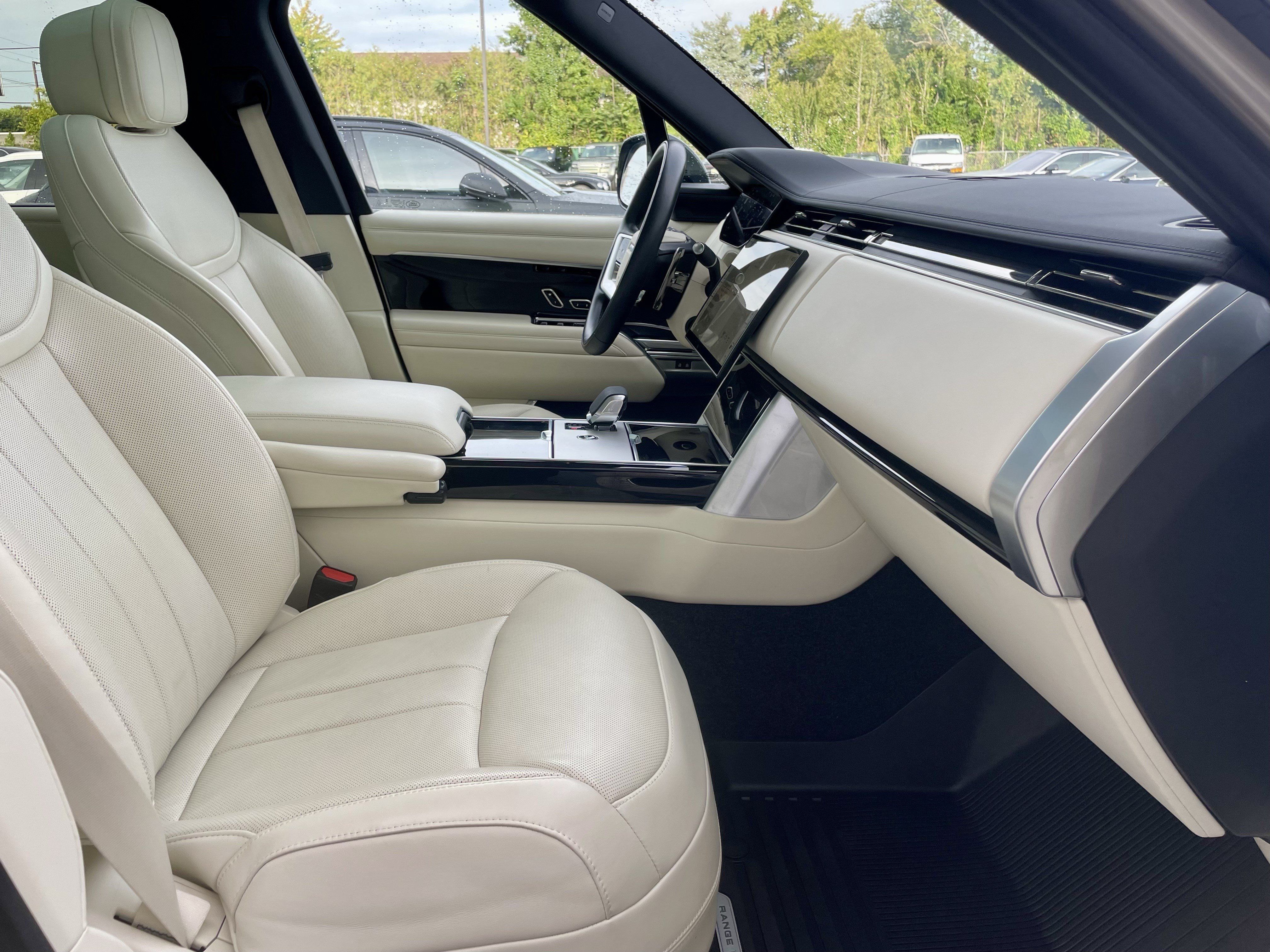 Used 2025 Land Rover Range Rover Long Wheelbase SE AWD/4WD image 15