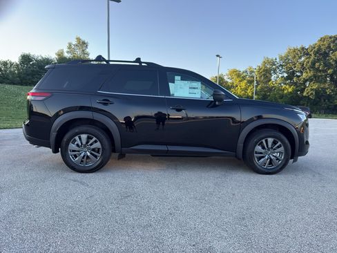 New 2026 Nissan Pathfinder SV AWD/4WD image 4