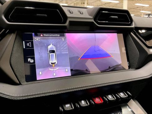 Used 2025 Lamborghini Urus SE image 28