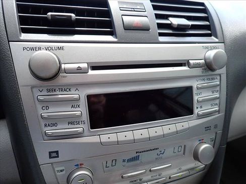 Used 2011 Toyota Camry XLE FWD image 19