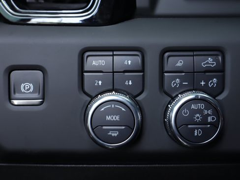 Used 2024 GMC Sierra 2500 AT4 w/ AT4 Premium Plus Package AWD/4WD image 32