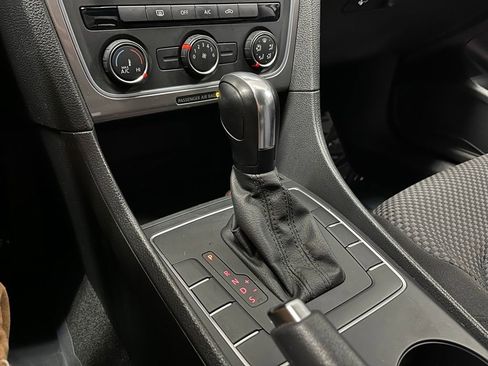 Used 2014 Volkswagen Passat 2.5 S image 10
