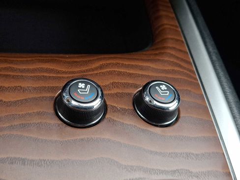 Used 2020 Nissan Pathfinder Platinum image 29