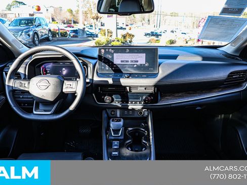 Used 2025 Nissan Rogue Platinum image 24