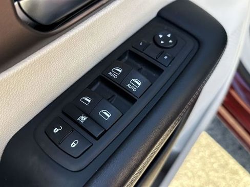 Used 2023 Chrysler Voyager LX image 14