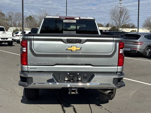 Used 2025 Chevrolet Silverado 2500 LT image 4