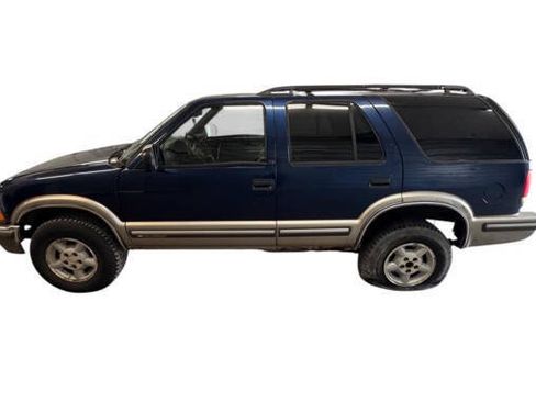 Used 1999 Chevrolet Blazer LT w/ Cold-Climate Pkg AWD/4WD image 2