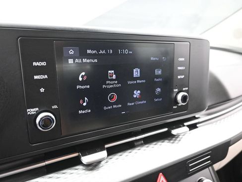 Used 2024 Kia Carnival LX FWD image 21