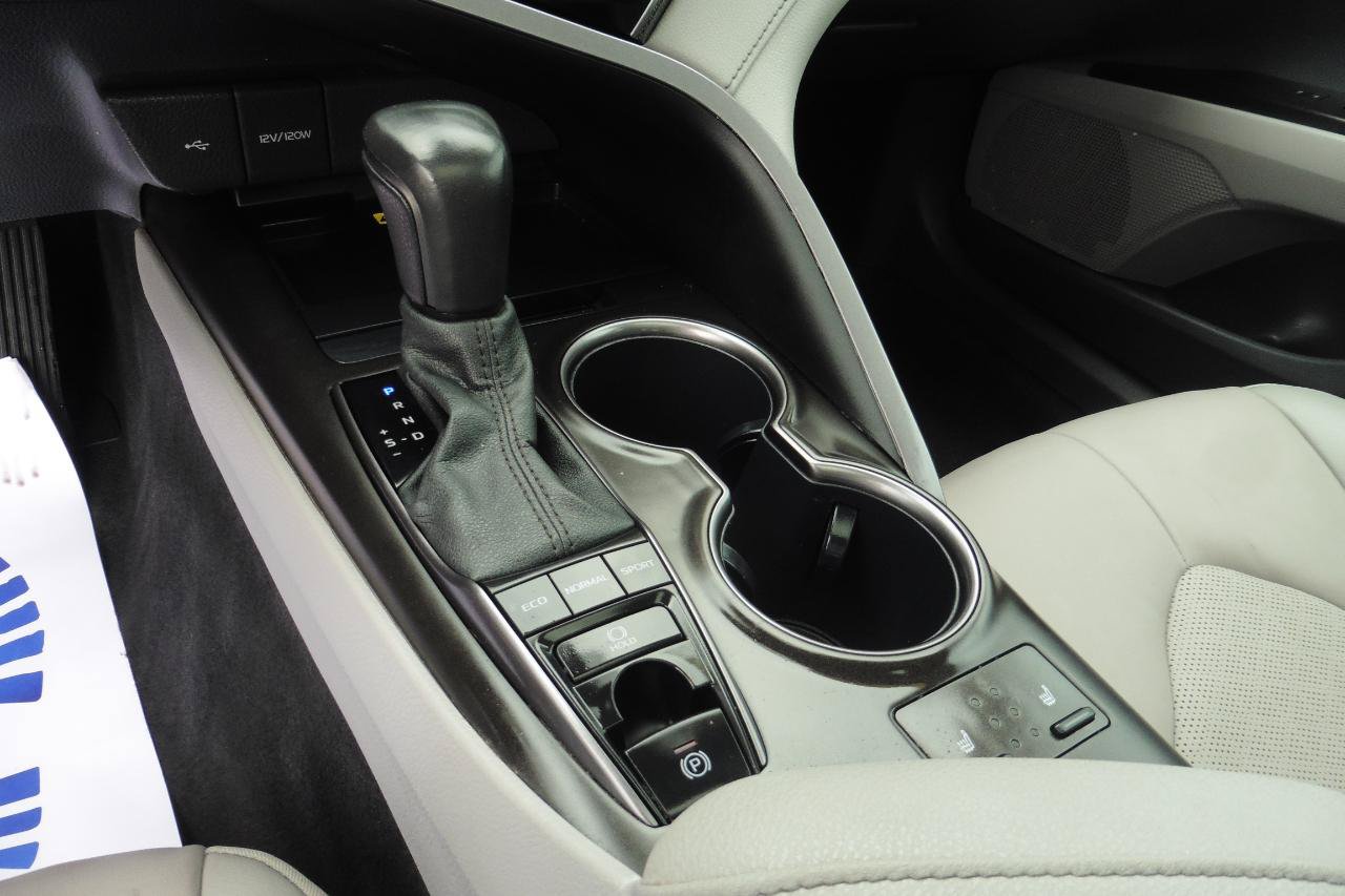 Used 2023 Toyota Camry XSE FWD image 10