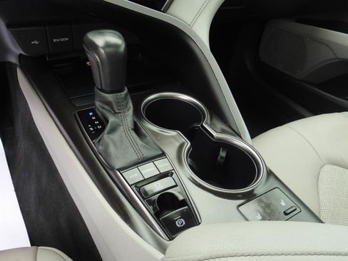 Used 2023 Toyota Camry XSE FWD image 10