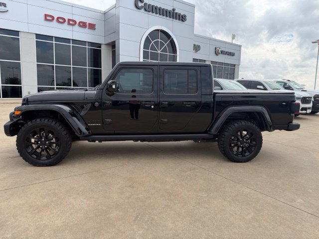 Used 2023 Jeep Gladiator Overland AWD/4WD image 2