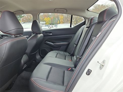 New 2025 Nissan Altima 2.5 SR image 9