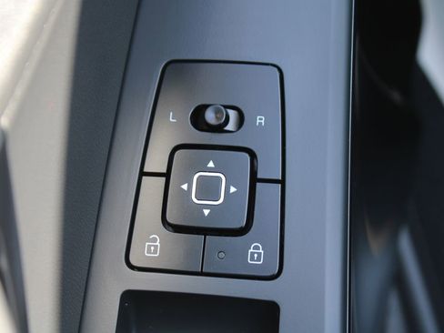 Used 2025 Kia Niro LX image 20