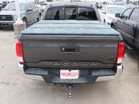 Used 2017 Toyota Tacoma SR5 RWD image 9
