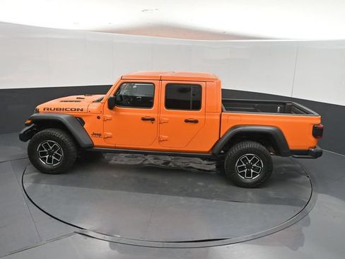 Used 2025 Jeep Gladiator Rubicon w/ Convenience Group AWD/4WD image 41
