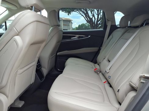 Used 2023 Lincoln Nautilus AWD image 17