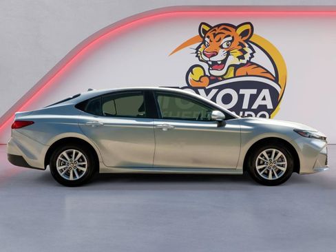 Used 2026 Toyota Camry LE FWD image 4