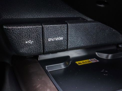 Used 2023 Toyota Camry SE image 11