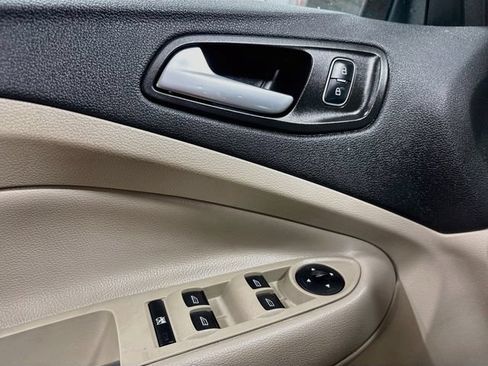Used 2018 Ford Escape SE FWD image 16